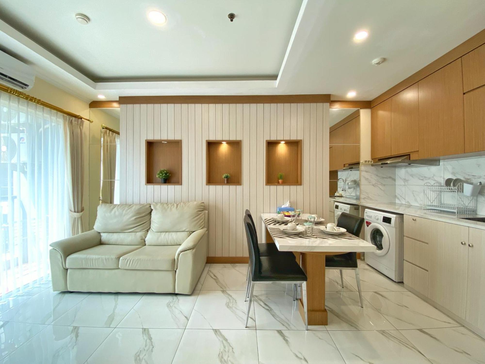 Ravarine Suite Apartment Jacarta Exterior foto