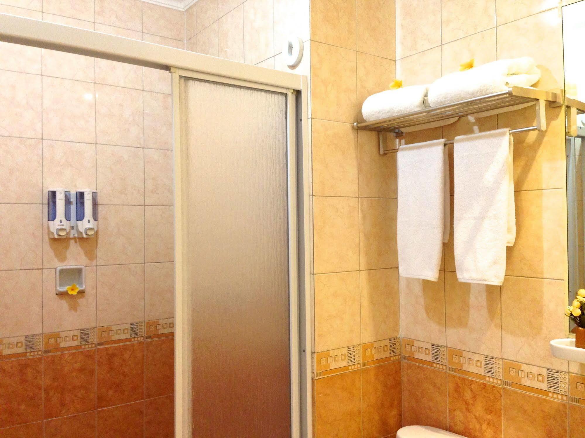 Ravarine Suite Apartment Jacarta Exterior foto