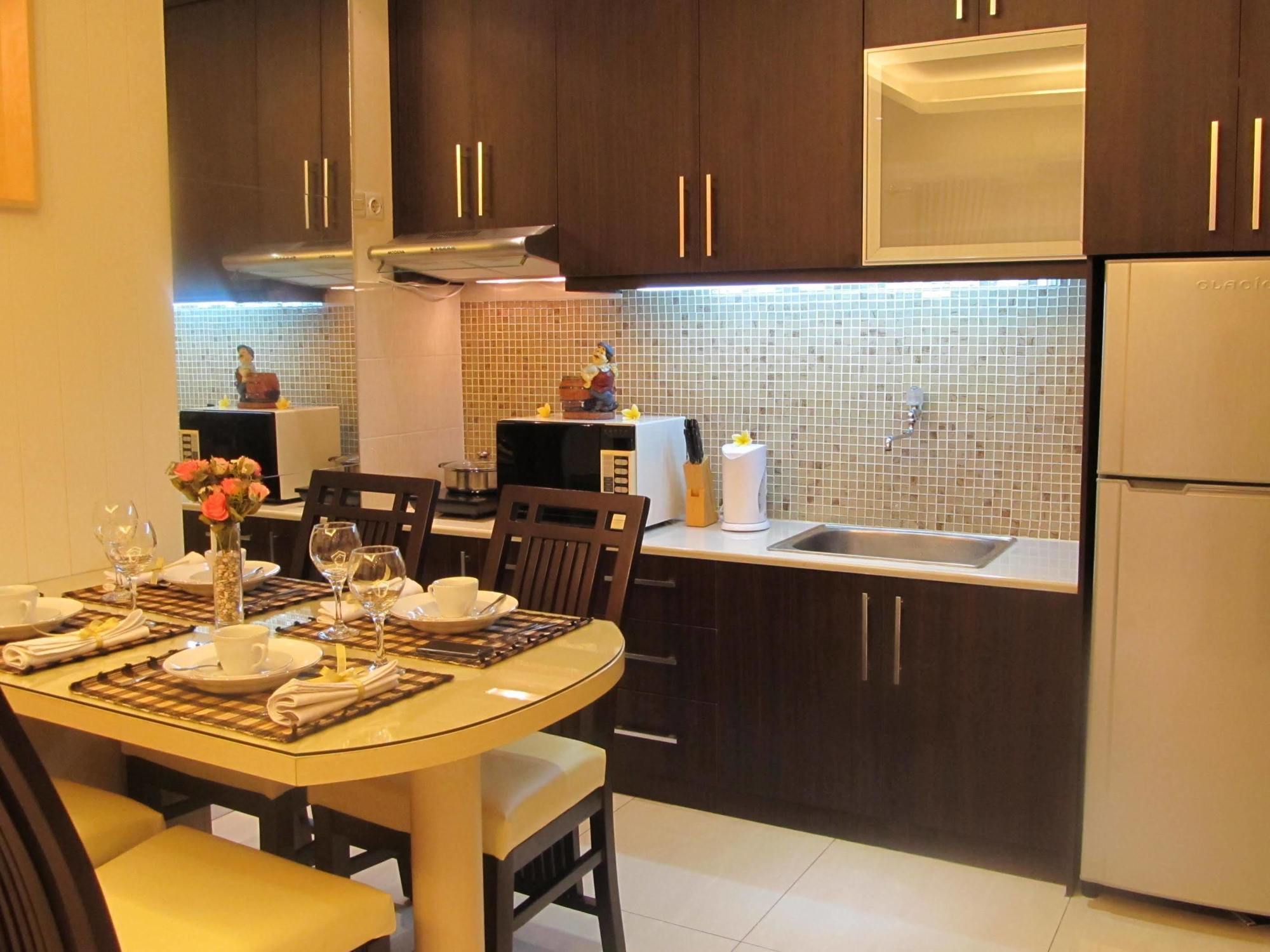 Ravarine Suite Apartment Jacarta Exterior foto